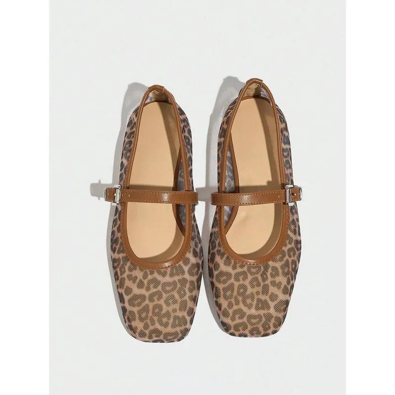 Leopard print mesh women's flat sandals with chain detail in brown colour