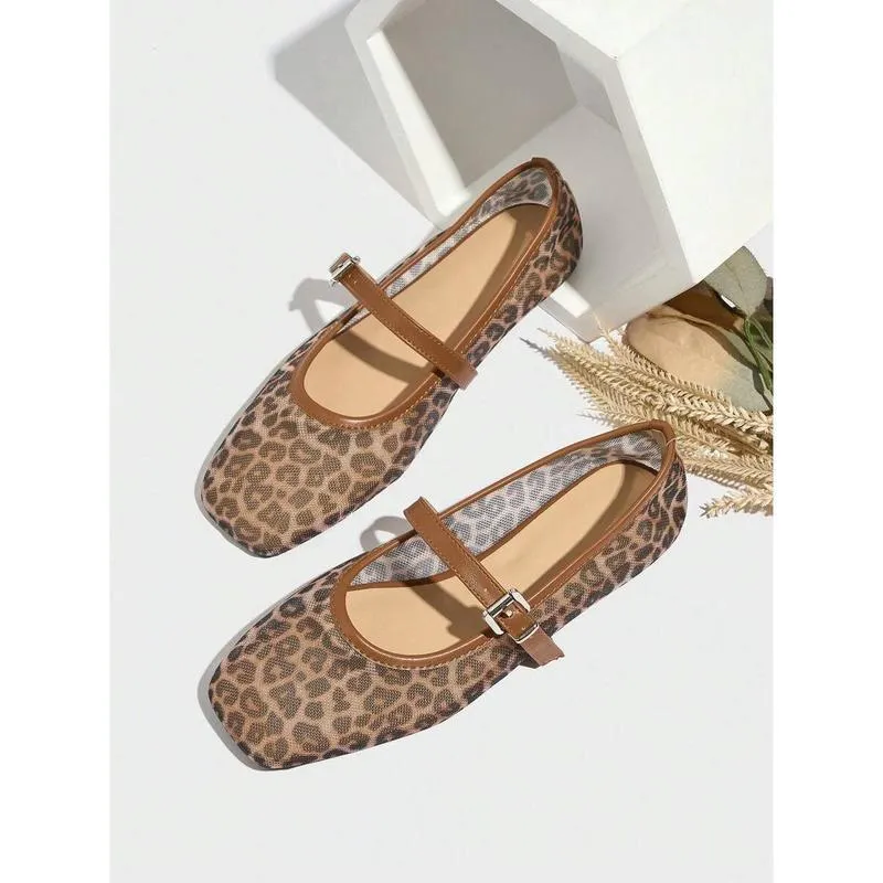 Leopard print mesh women's flat sandals with chain detail in brown colour