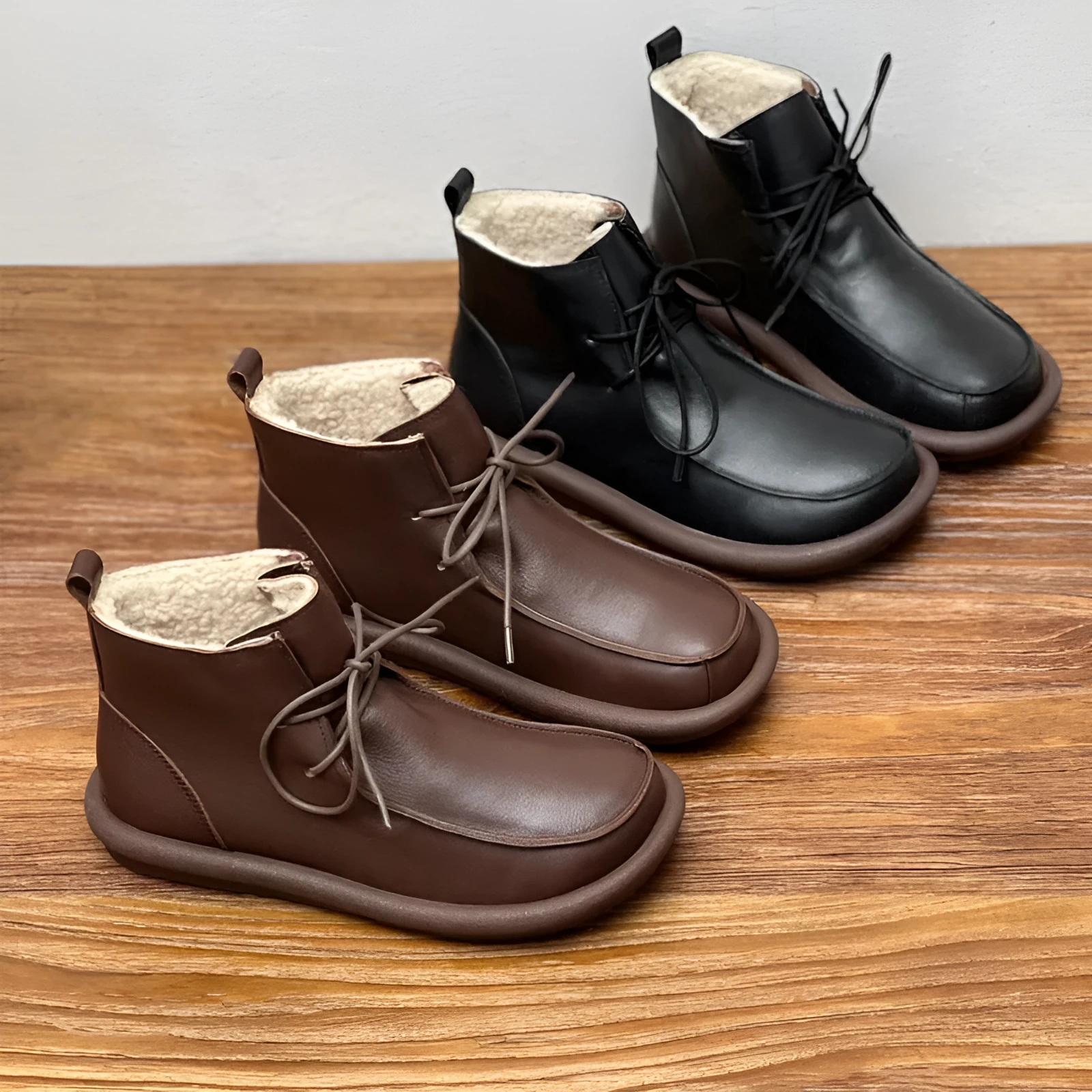 Women's cowhide leather boots with velvet lining in black and coffee colours