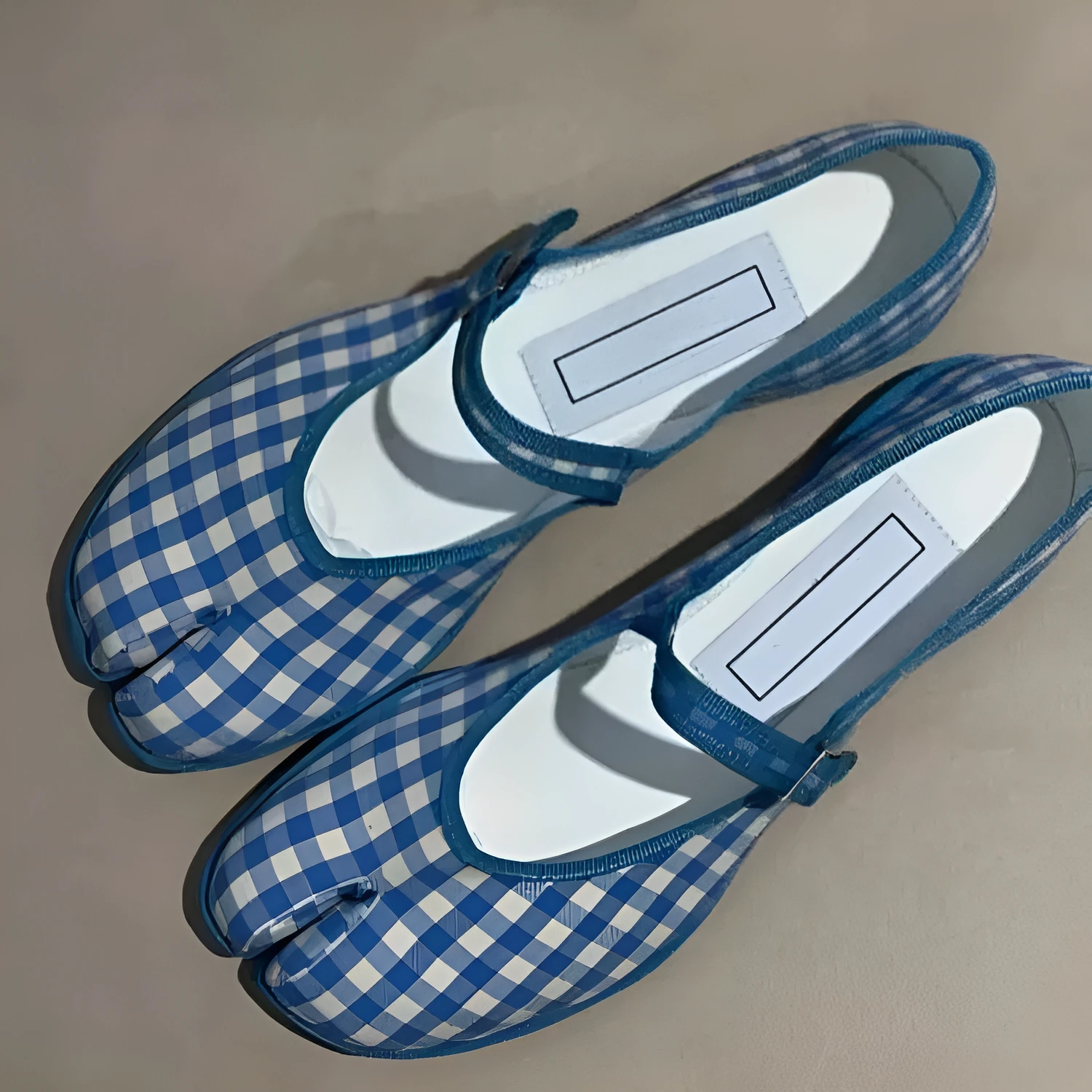 Korean style plaid split toe ballet flat pumps with low heel and sheepskin upper in picture colour