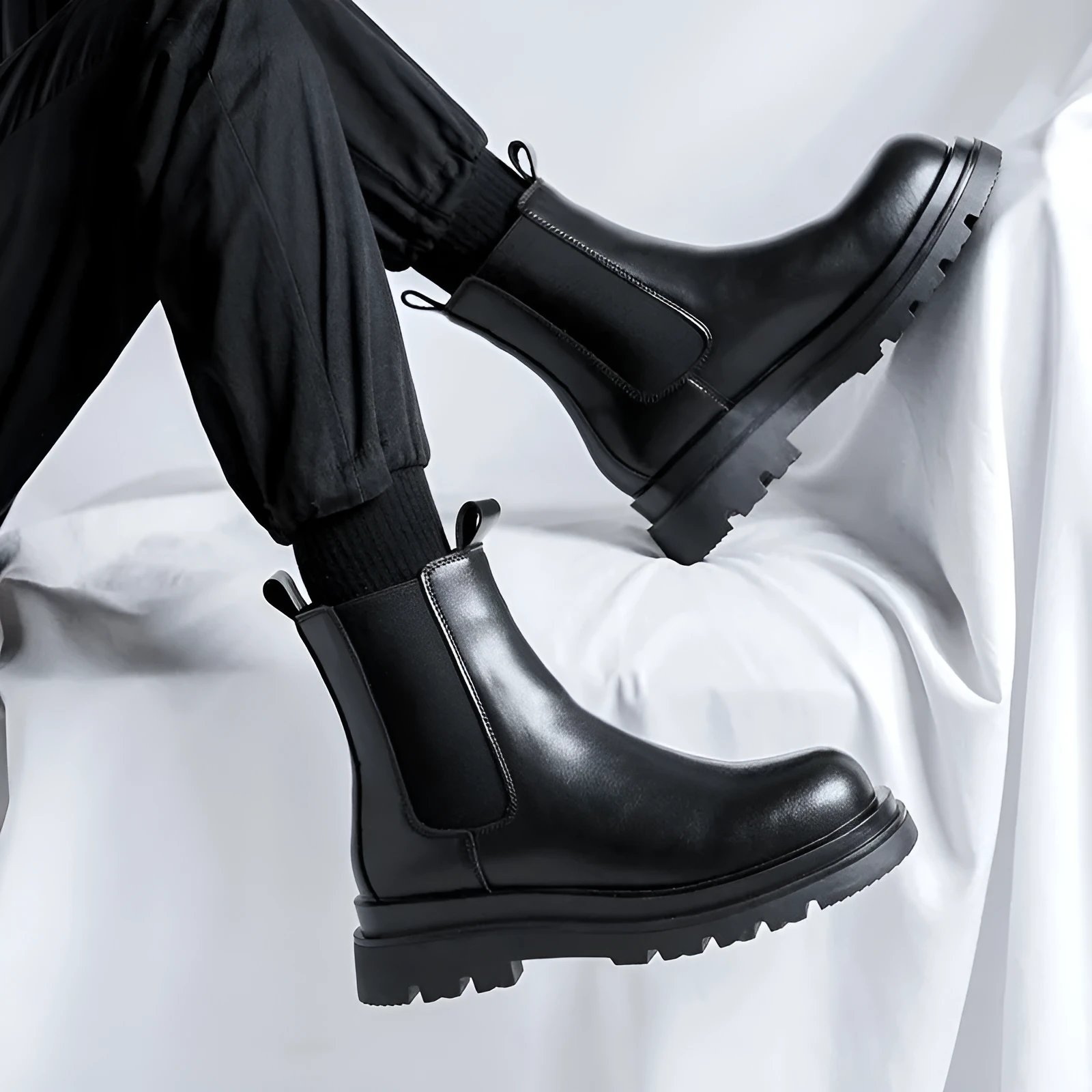 Chelsea men's high-top smoke pipe Martin boots in imitation leather with rubber sole and sewing thread detail