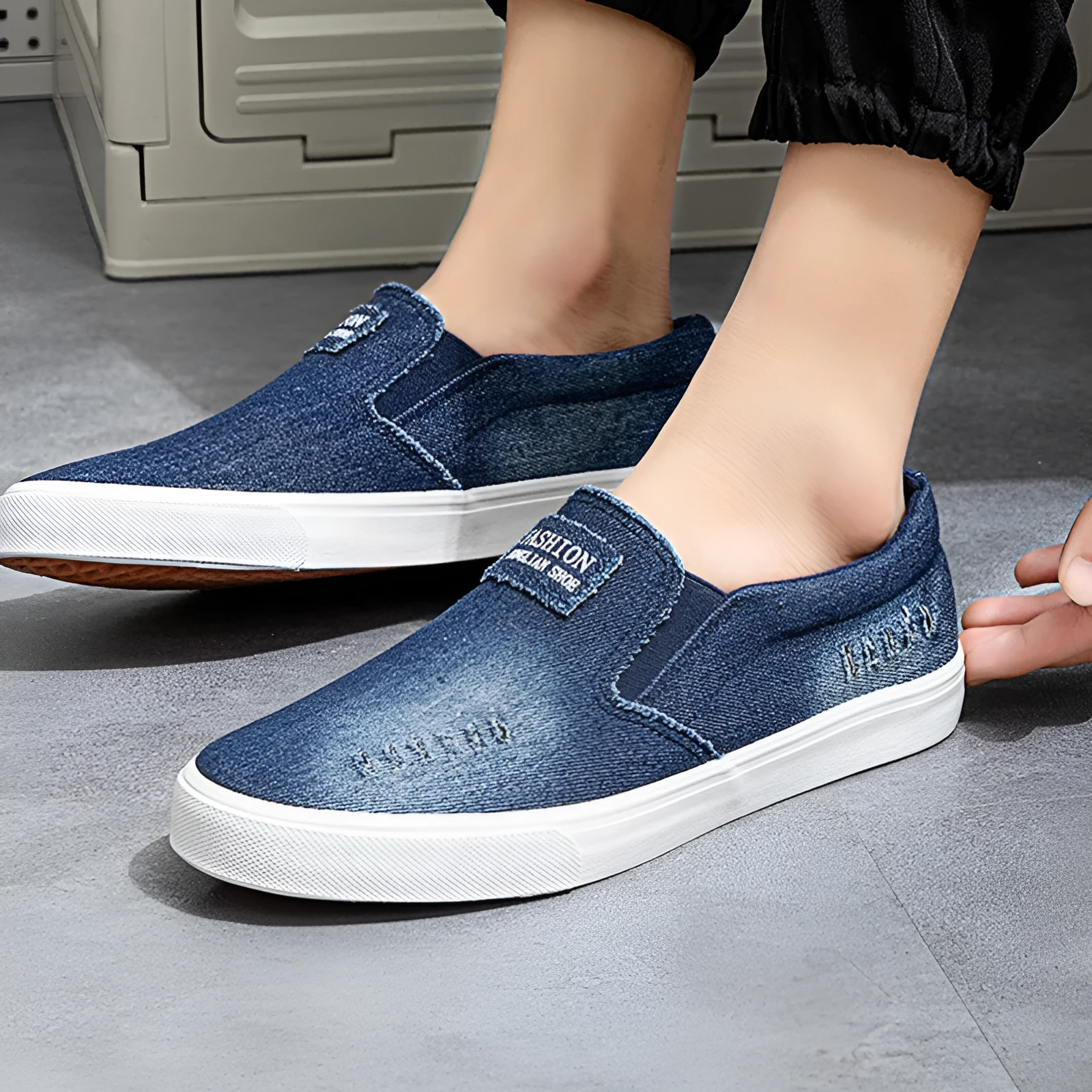 Slip-on canvas work shoes in dark blue with round toe and rubber sole on a plain background