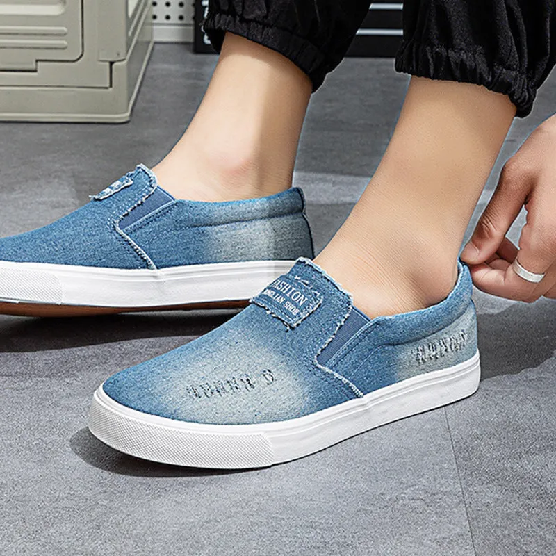 Slip-on canvas work shoes in dark blue with round toe and rubber sole on a plain background