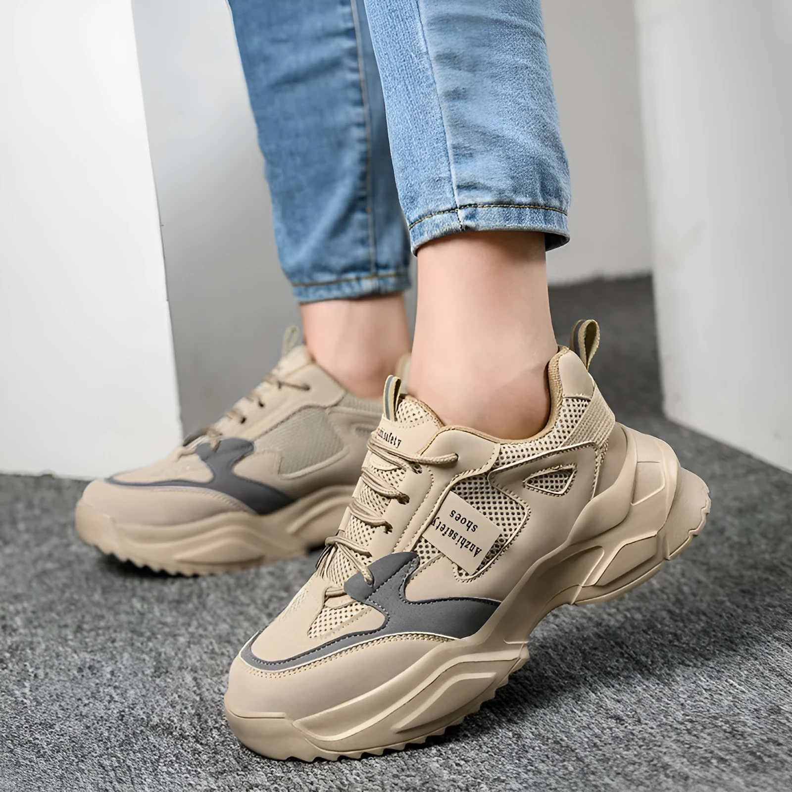 Women's anti smashing lightweight labour protection shoes in khaki with plastic toe cap and EVA sole