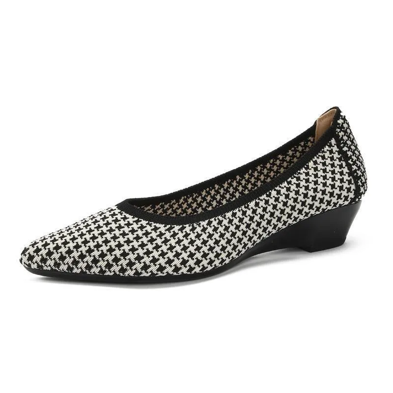 Women's wedge pumps with pointed toe and woven mesh upper in leopard pattern