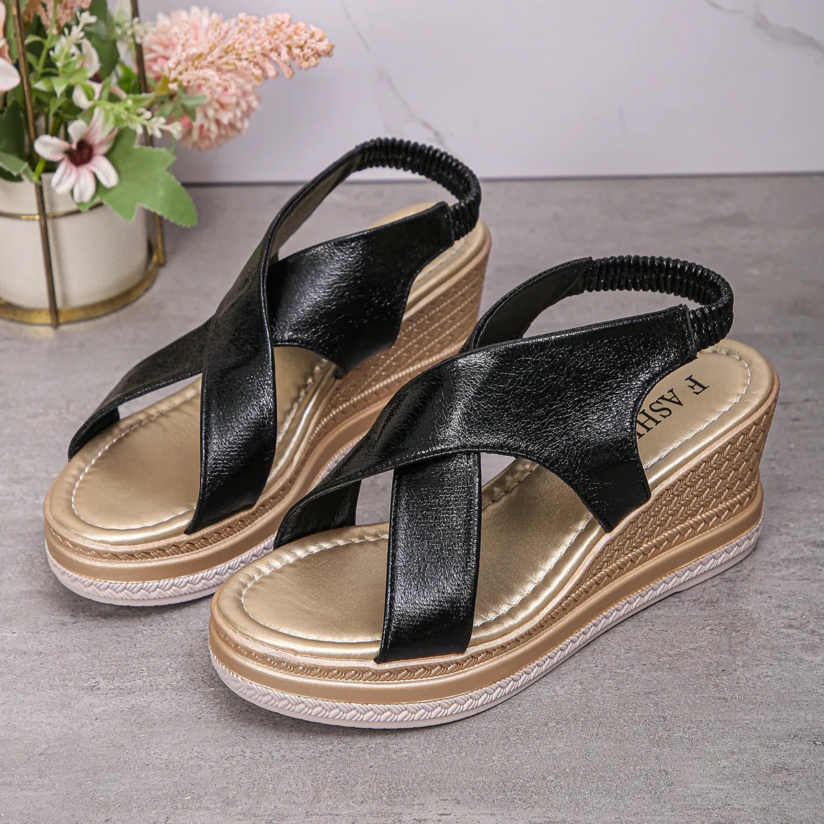 Summer platform Roman sandals with PU upper and elastic band in black with fish mouth toe design