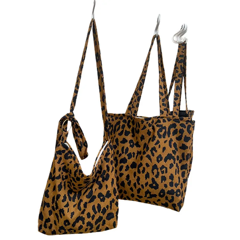 Length adjustable canvas shoulder bag in vintage leopard print with zipper closure