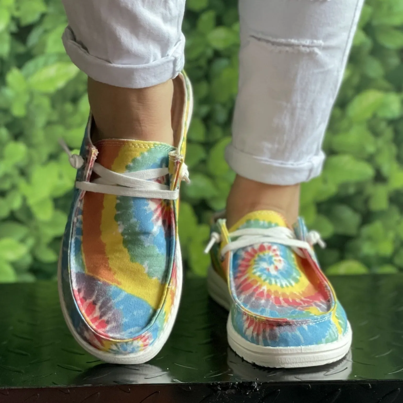 Plus size tie-dye canvas boat shoes in yellow flower pattern with flat heel, sizes 36 to 42