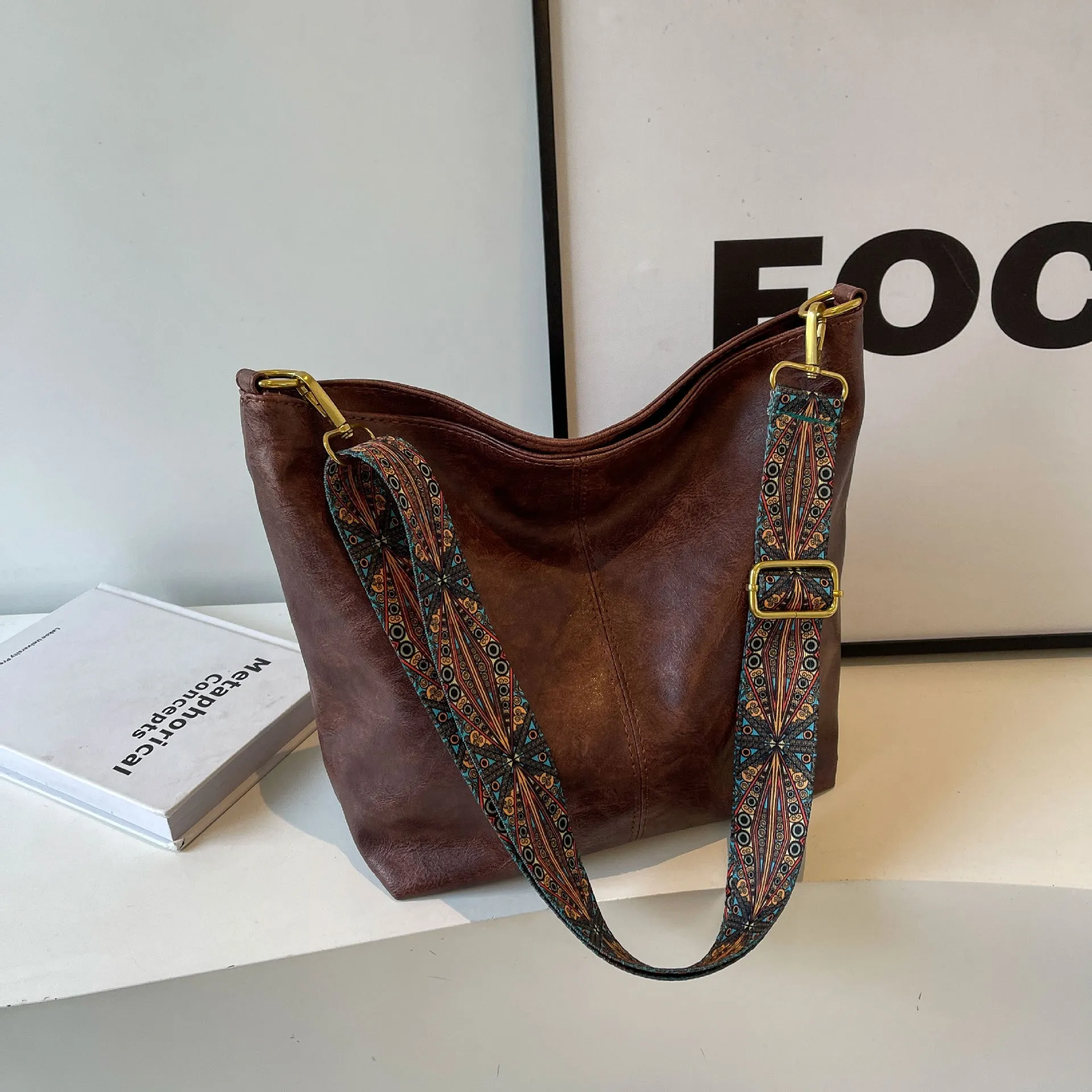 Large capacity women's crossbody bucket bag in PU material, available in olive green colour