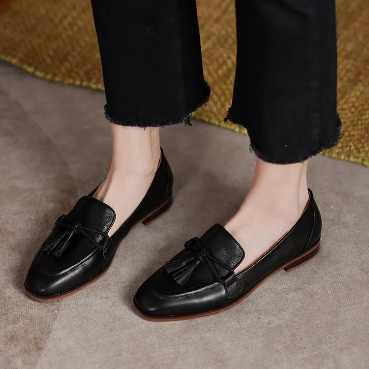 Vintage women's low-cut round head tassel shoe with low square heel in black – PU upper rubber sole size 34-39