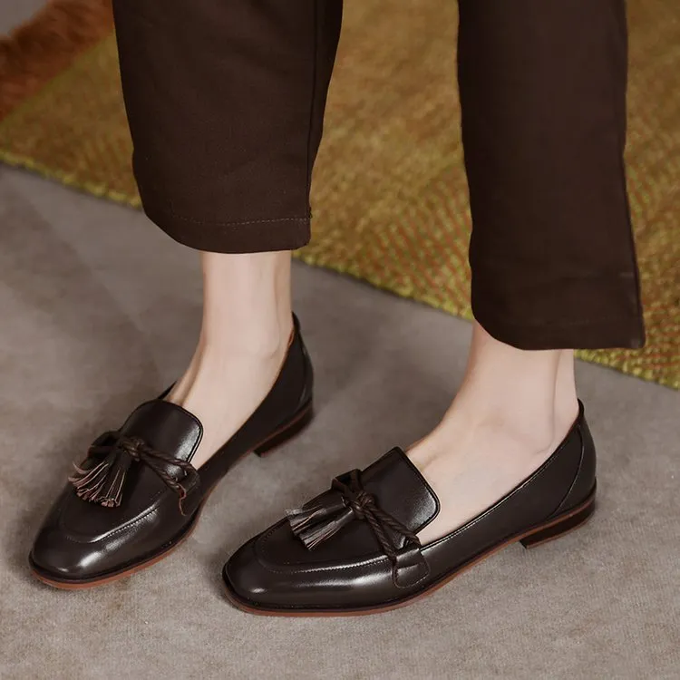Vintage women's low-cut round head tassel shoe with low square heel in black – PU upper rubber sole size 34-39