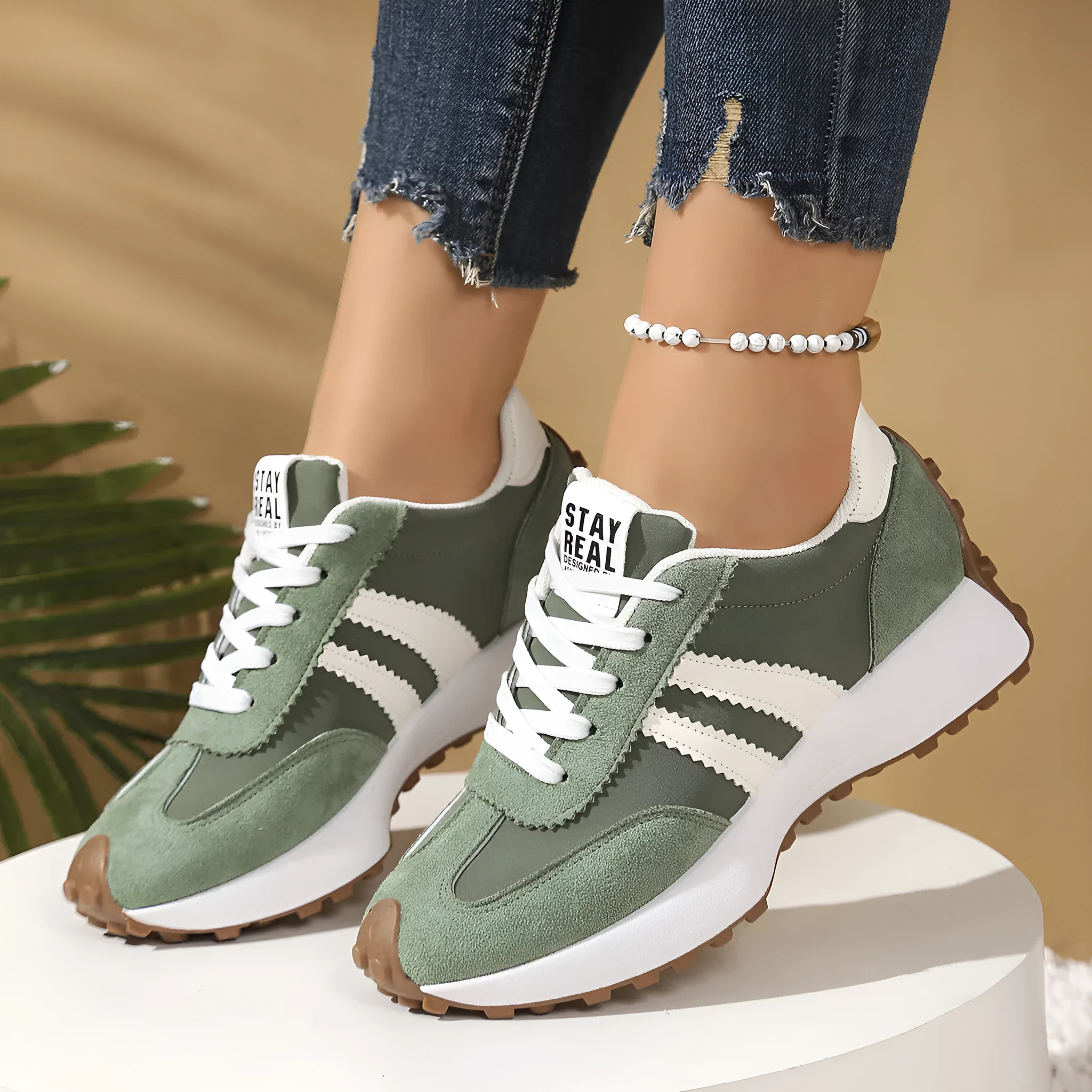 Women's thick bottom breathable casual sneakers in black with PU upper and flat heel