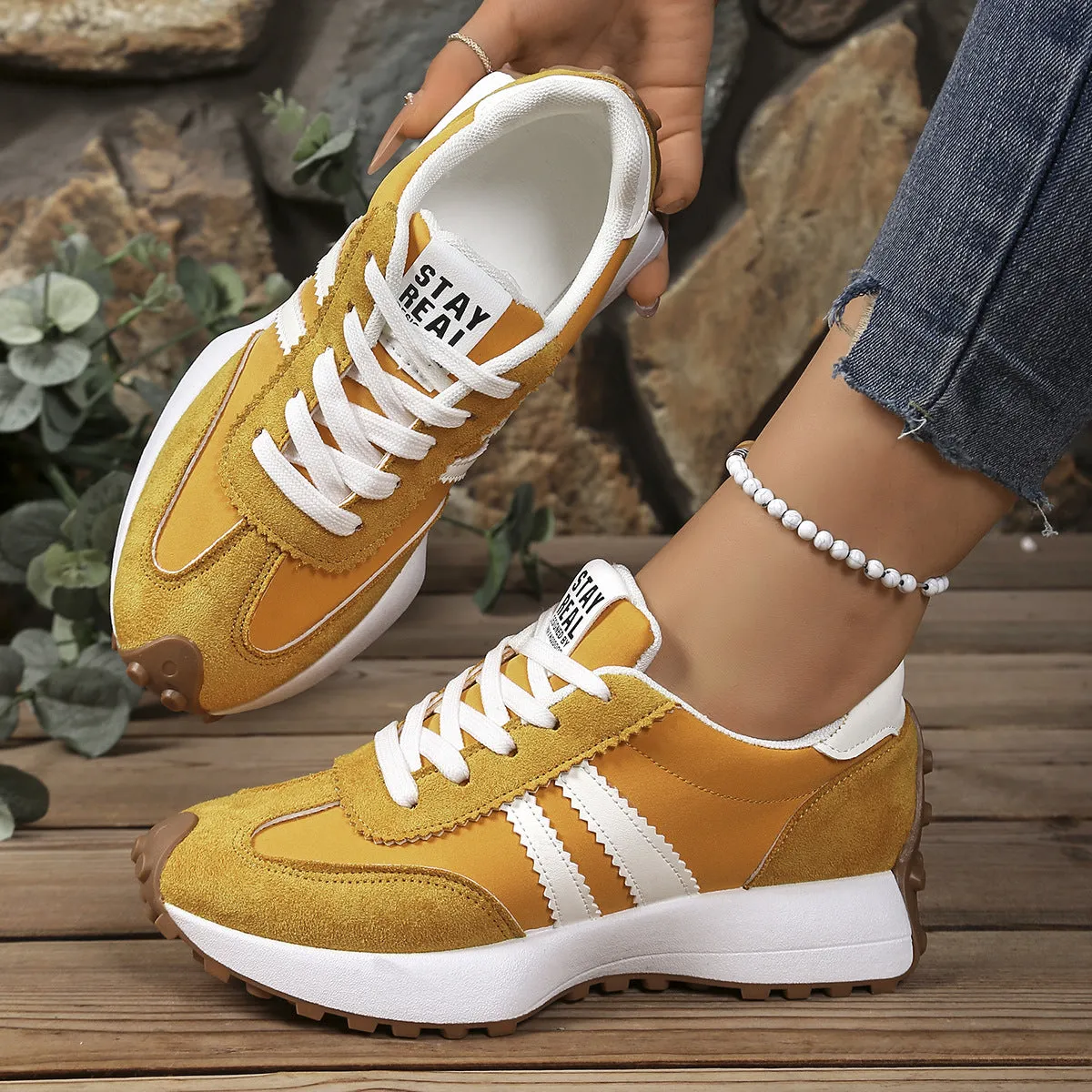 Women's thick bottom breathable casual sneakers in black with PU upper and flat heel