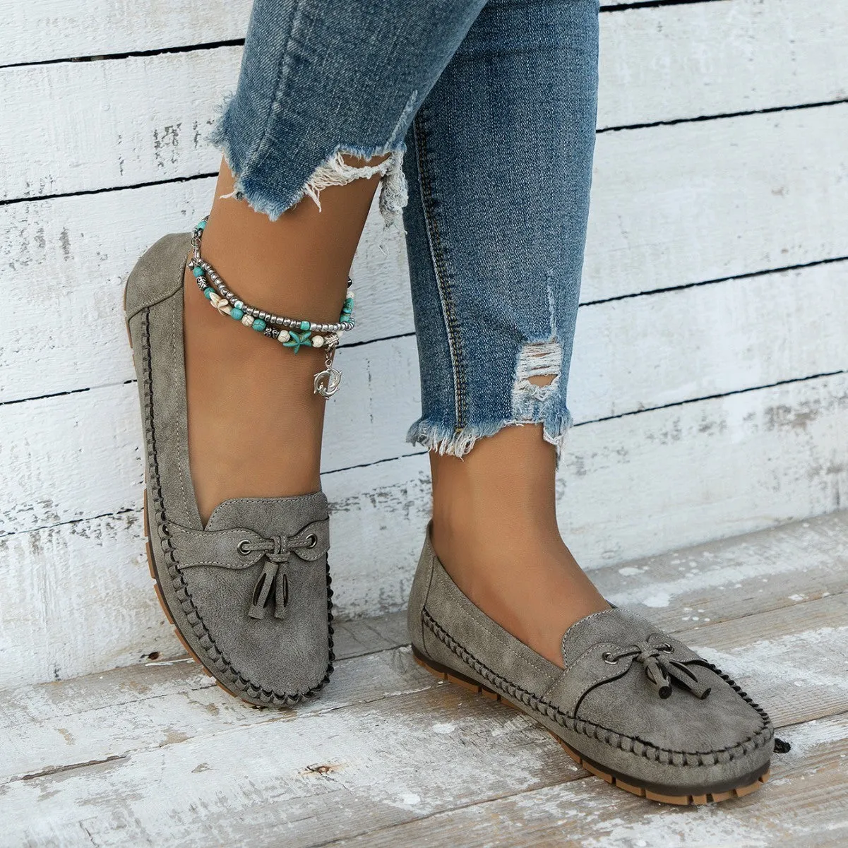 Women's suede flat shoes with a bow in pink, apricot, grey, or blue on a low polyurethane sole.