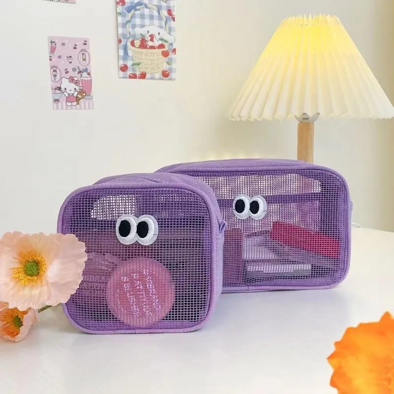 Stereo large capacity mesh makeup wash bag in cube shape, polyester, with zip closure, on a table