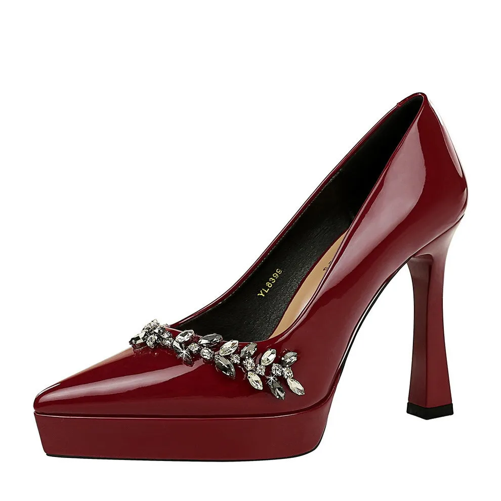Patent leather pointed toe block heel pumps for women, solid colour, low-cut slip-on style