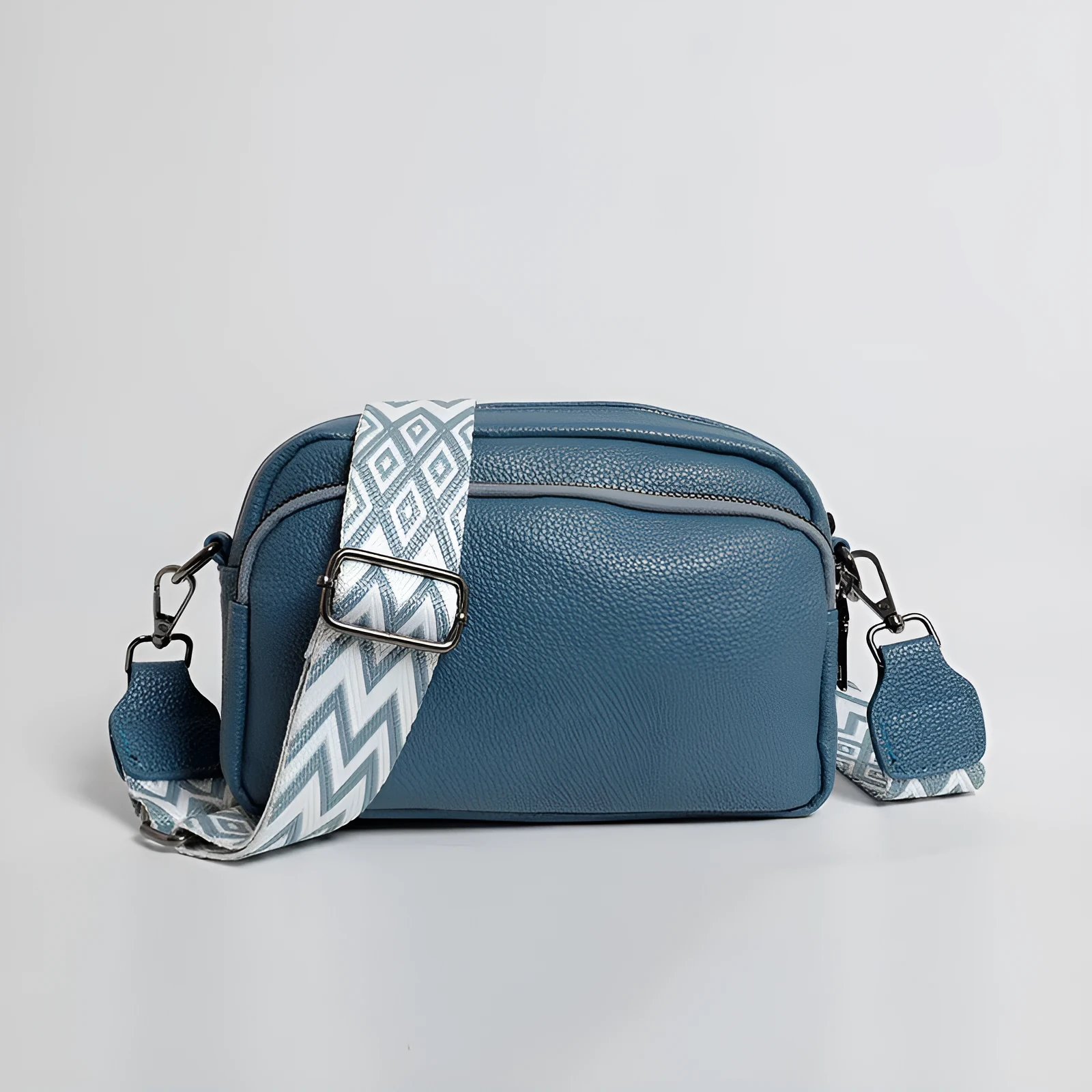 Girl bag with contrast stitching, three-dimensional shape, multi-layer compartments, and zipper pocket, in khaki colour