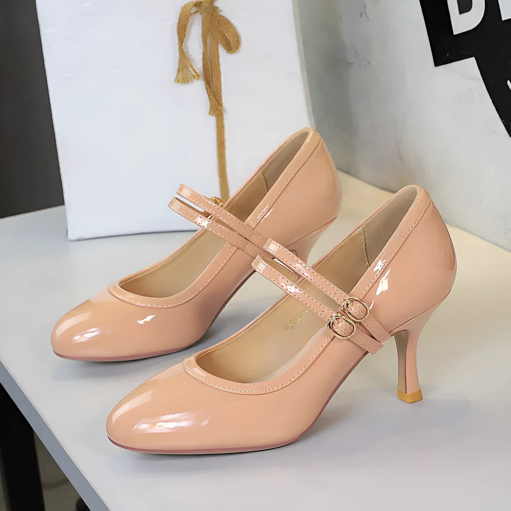 Slender heel round toe shallow double buckle Mary Jane shoes in solid colour with rubber sole