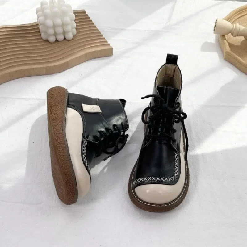 Women's retro lace-up Martin boots with thick rubber sole in black PU upper