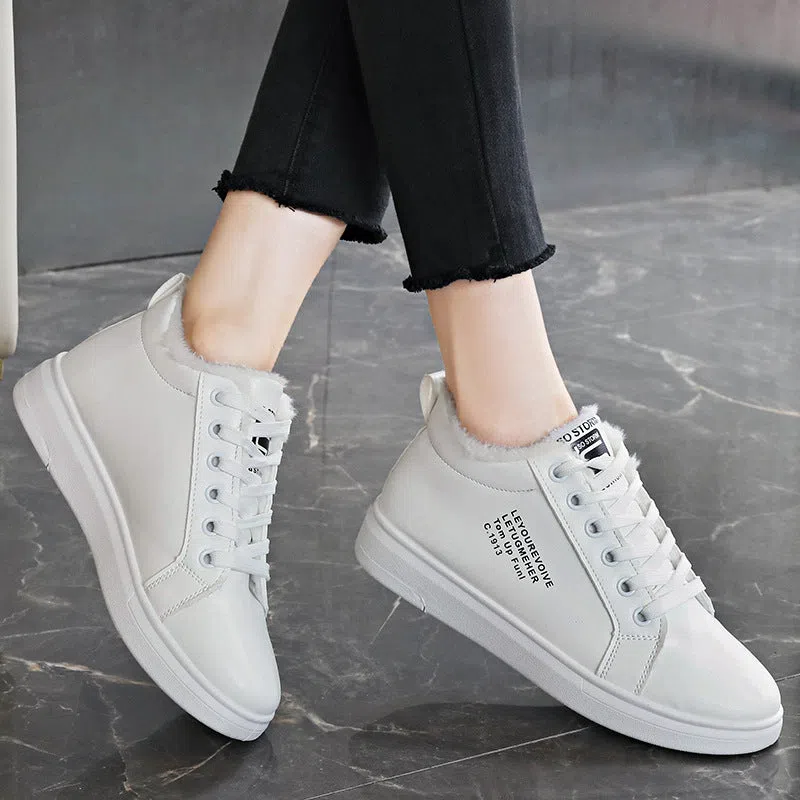 Women's fleece-lined lace-up casual sneakers with round toe, rubber sole, and artificial PU upper in black