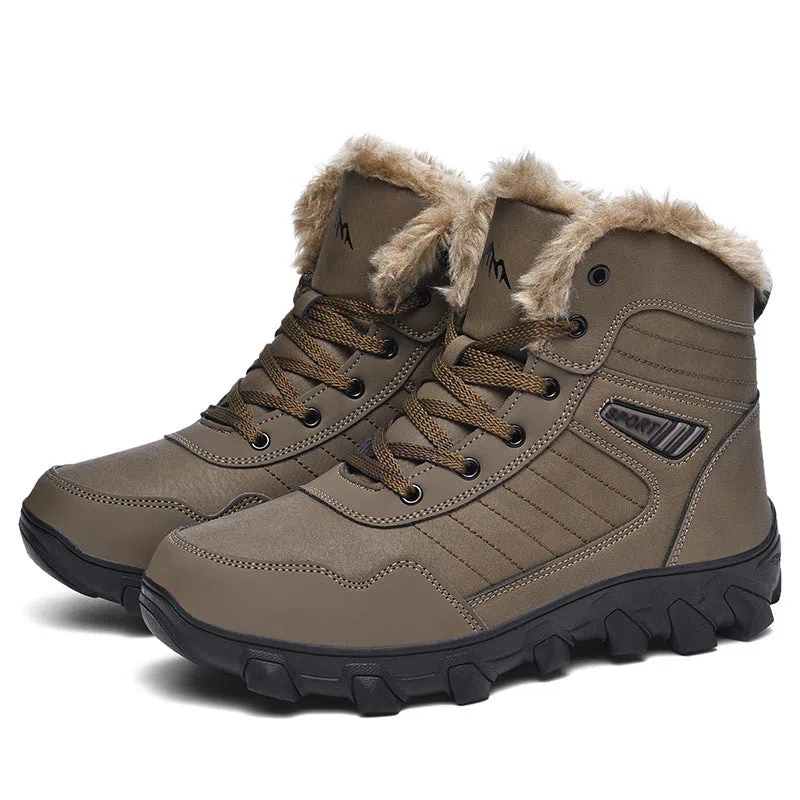 Men's fleece-lined snow boots in black with artificial PU upper and flat heel