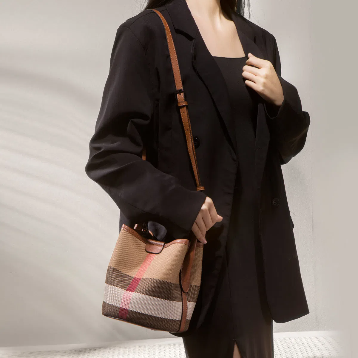 Plaid brown canvas bucket handbag set with large and small bags and single shoulder strap