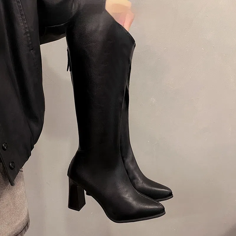 Women's plus-size black pointed-toe boots with chunky heel and back zipper, size range 34-43