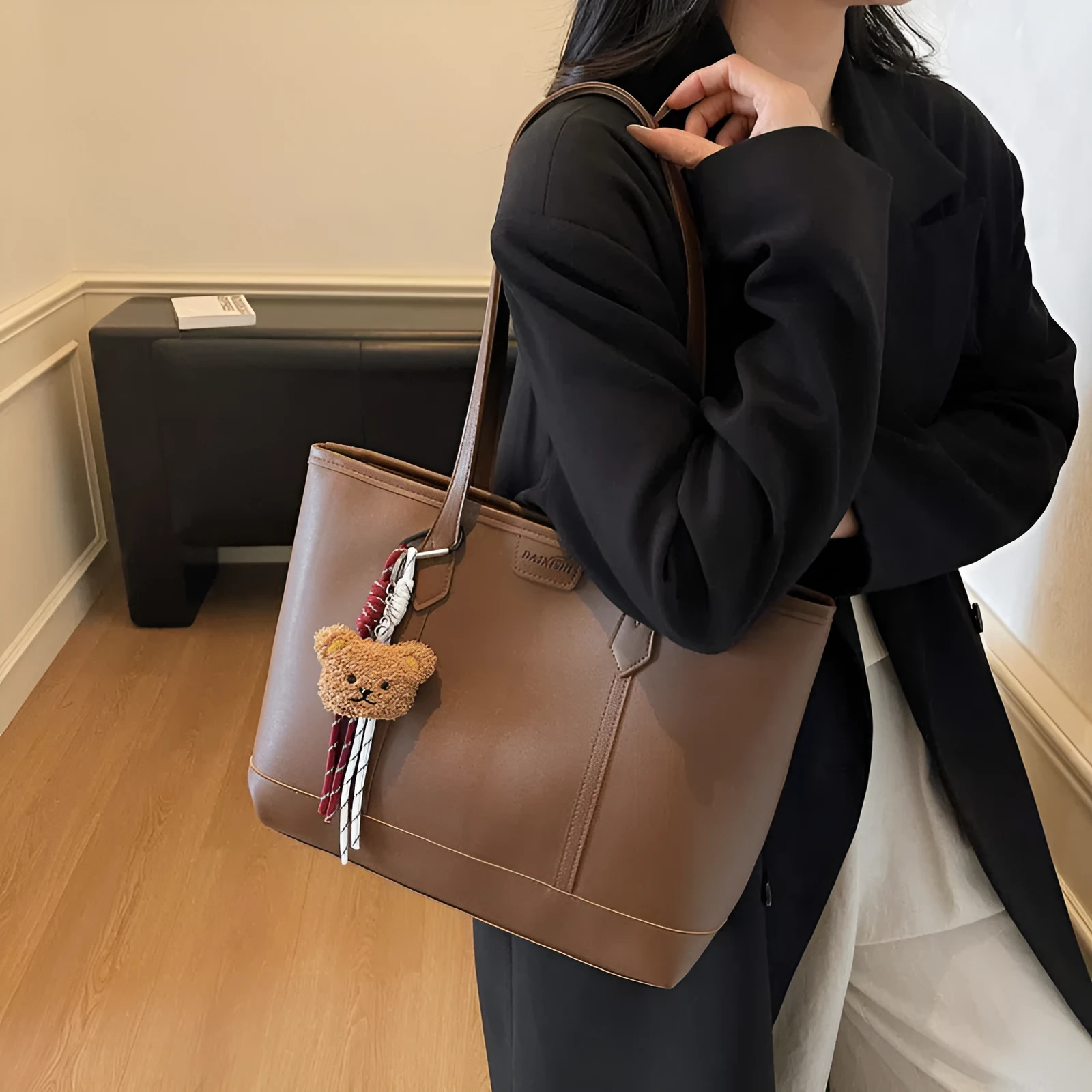 Niche Fashion retro shoulder tote bag in horizontal rectangular shape with stitched seams, PU material, available in multiple colours