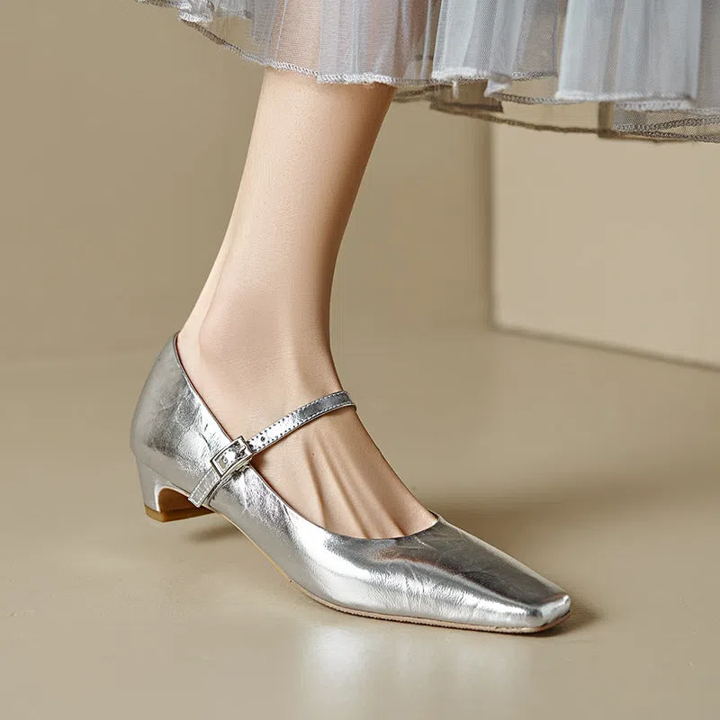 Women's low-cut shoes with square toe, 3cm chunky heel, buckle closure, genuine leather upper, colour hawksbill