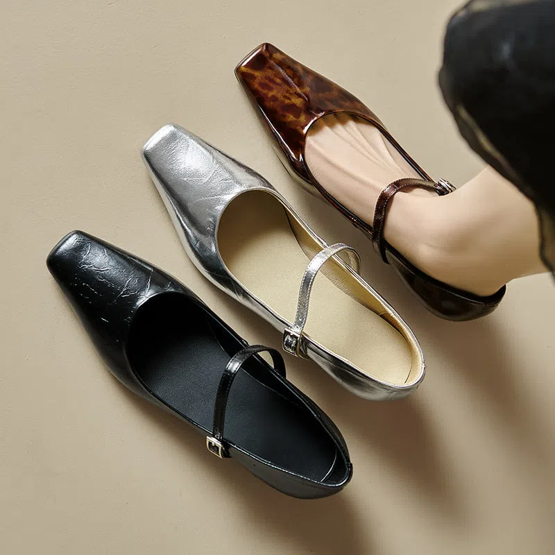 Women's low-cut shoes with square toe, 3cm chunky heel, buckle closure, genuine leather upper, colour hawksbill