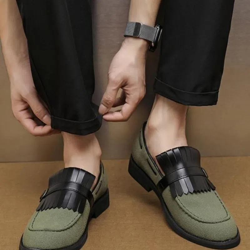 Men's gray denim loafer shoes with tassel accents, pointed toe, flat heel, low-cut casual summer footwear