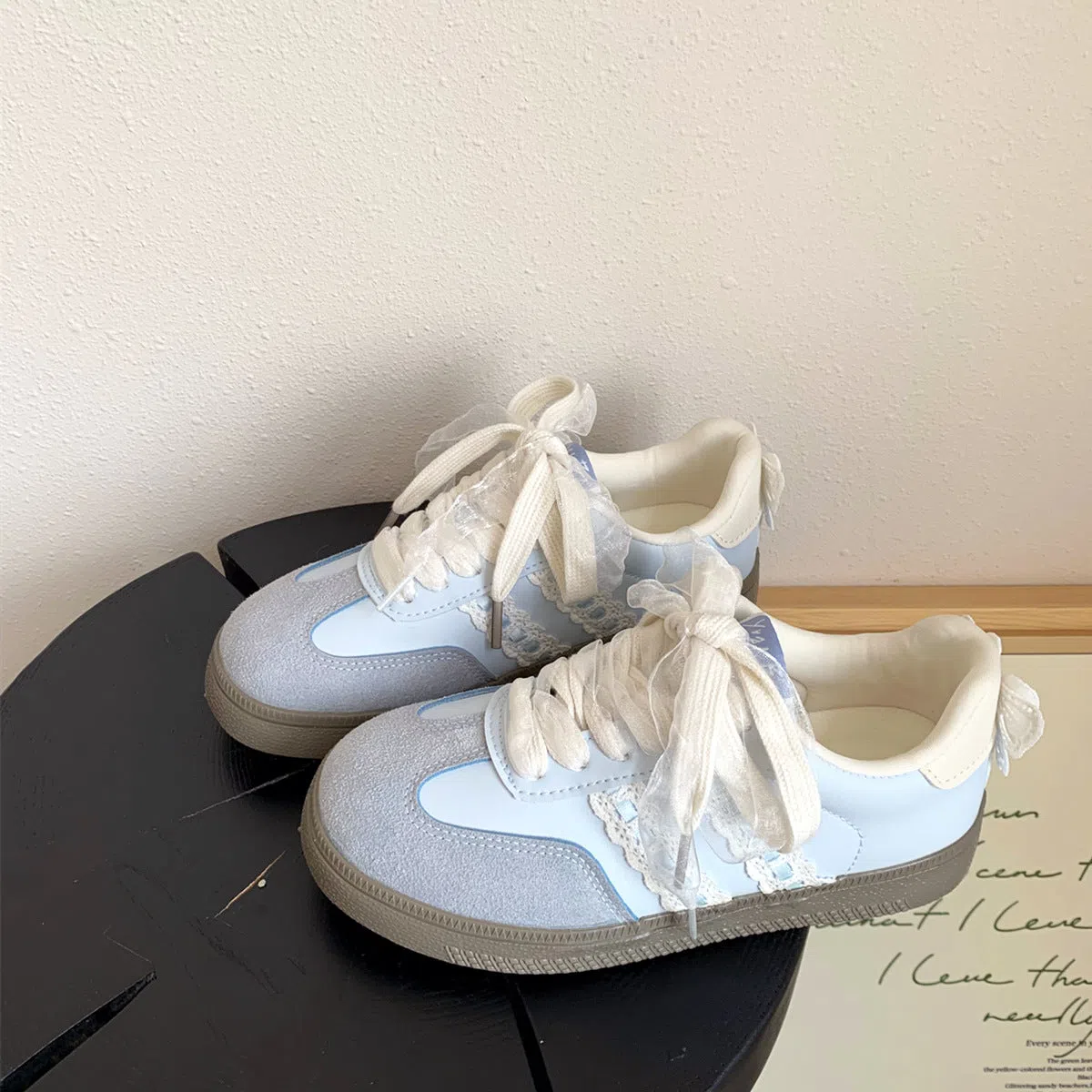 Flat casual shoes with lace bow, colour-block pattern, mid-cut vulcanised sole, synthetic PU upper, available in Light Blue