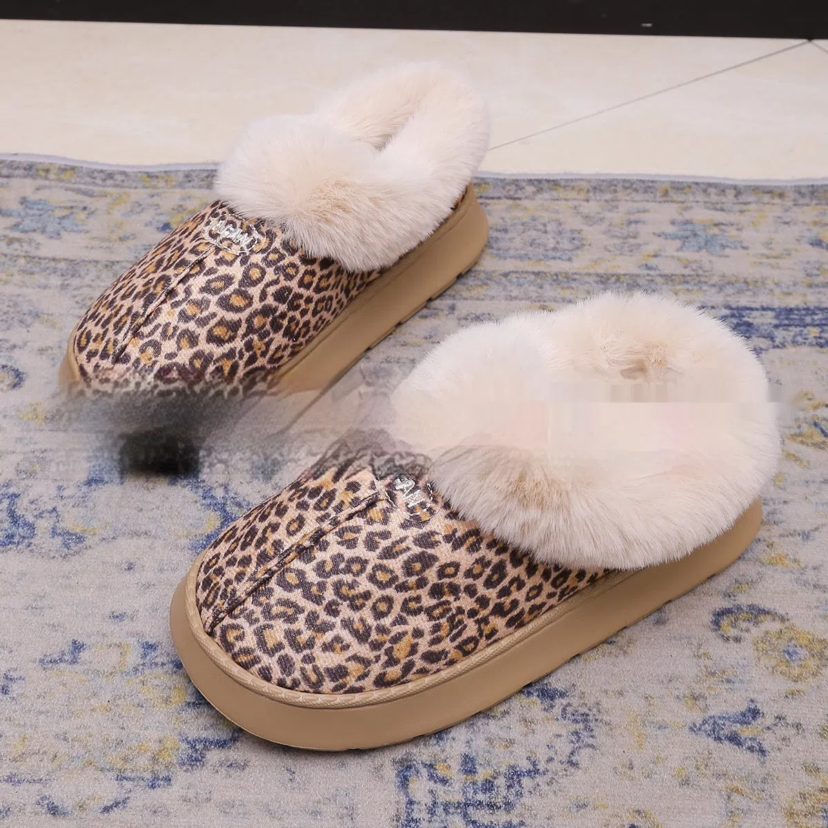 Unisex suede flat heel slippers in warm colours for indoor wear