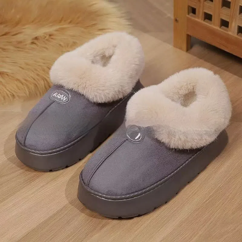 Unisex suede flat heel slippers in warm colours for indoor wear