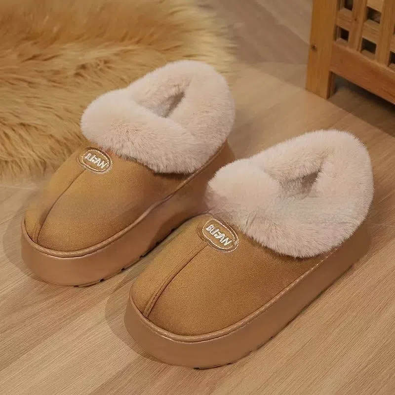 Unisex suede flat heel slippers in warm colours for indoor wear