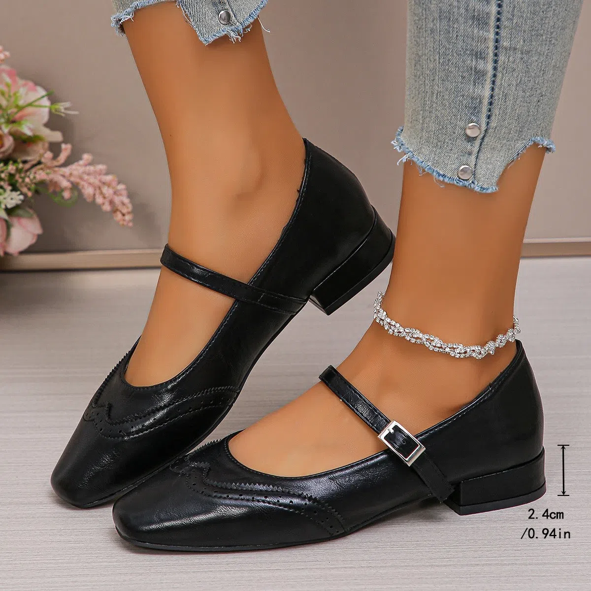 Women's casual peep-toe pumps with single strap buckle, low heel, solid colour black