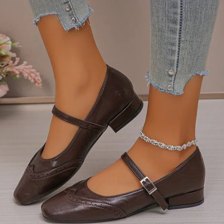 Women's casual peep-toe pumps with single strap buckle, low heel, solid colour black