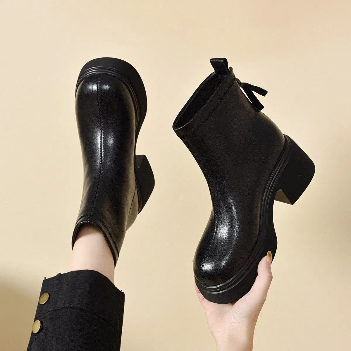 Black sheepskin shoes with cotton lining, flat heel, round toe, and water-resistant platform
