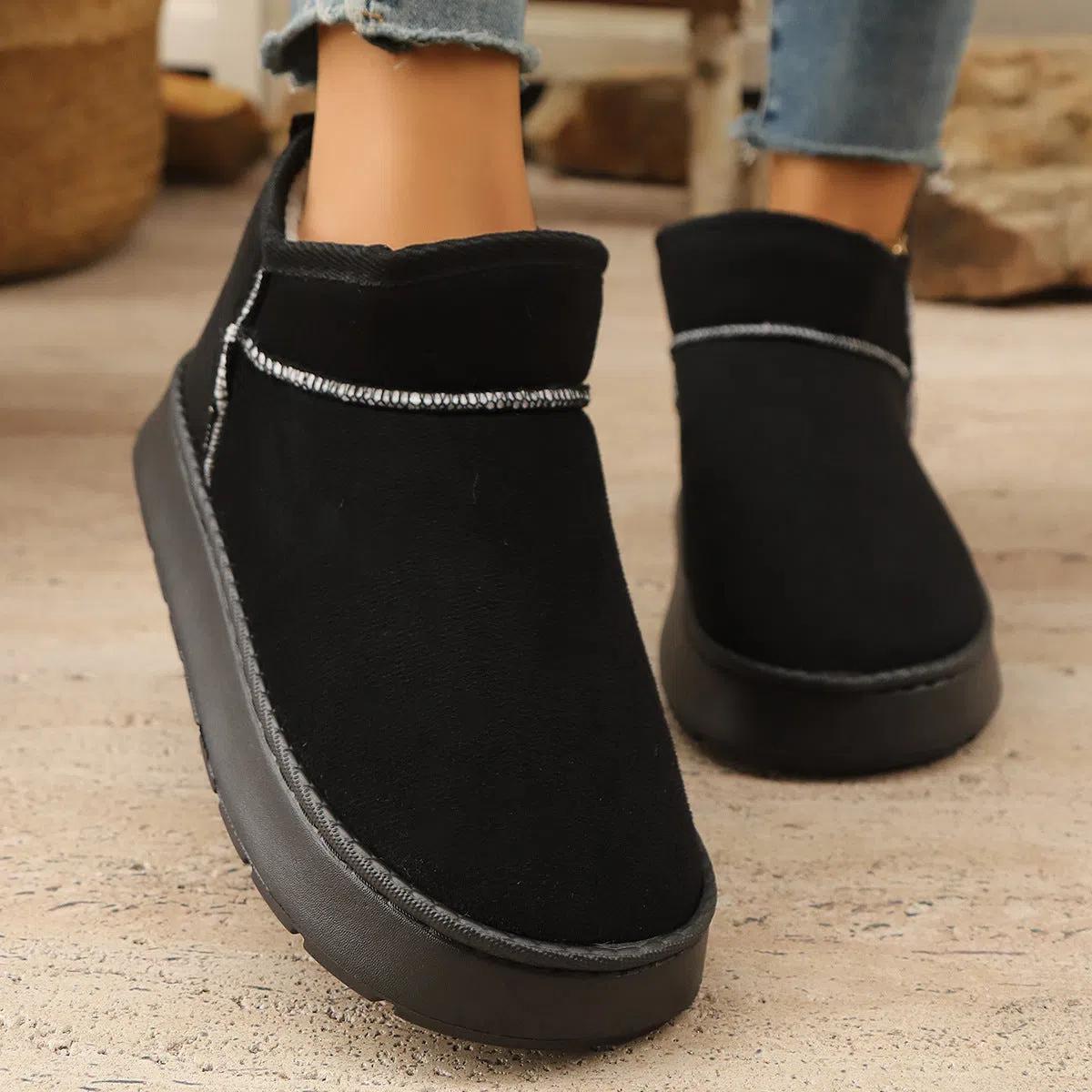 Short snow boots for women with thick non-slip soles and plush lining in black synthetic leather