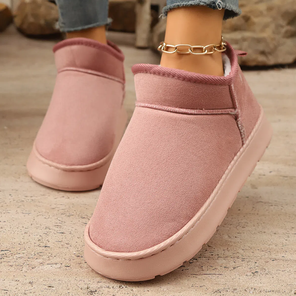 Short snow boots for women with thick non-slip soles and plush lining in black synthetic leather