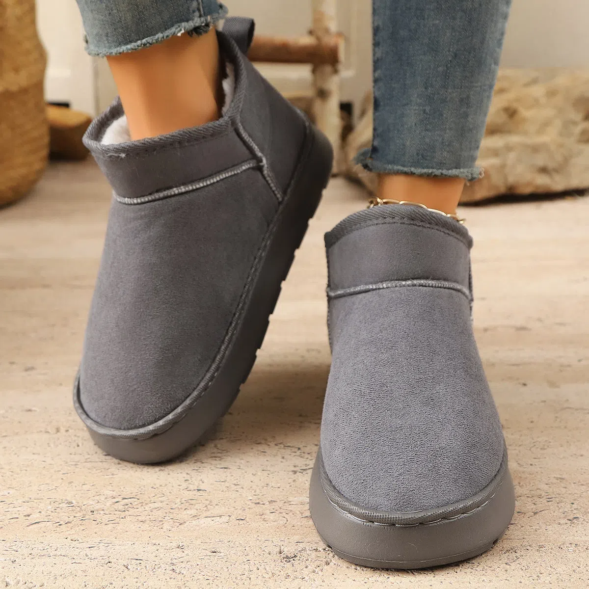 Short snow boots for women with thick non-slip soles and plush lining in black synthetic leather