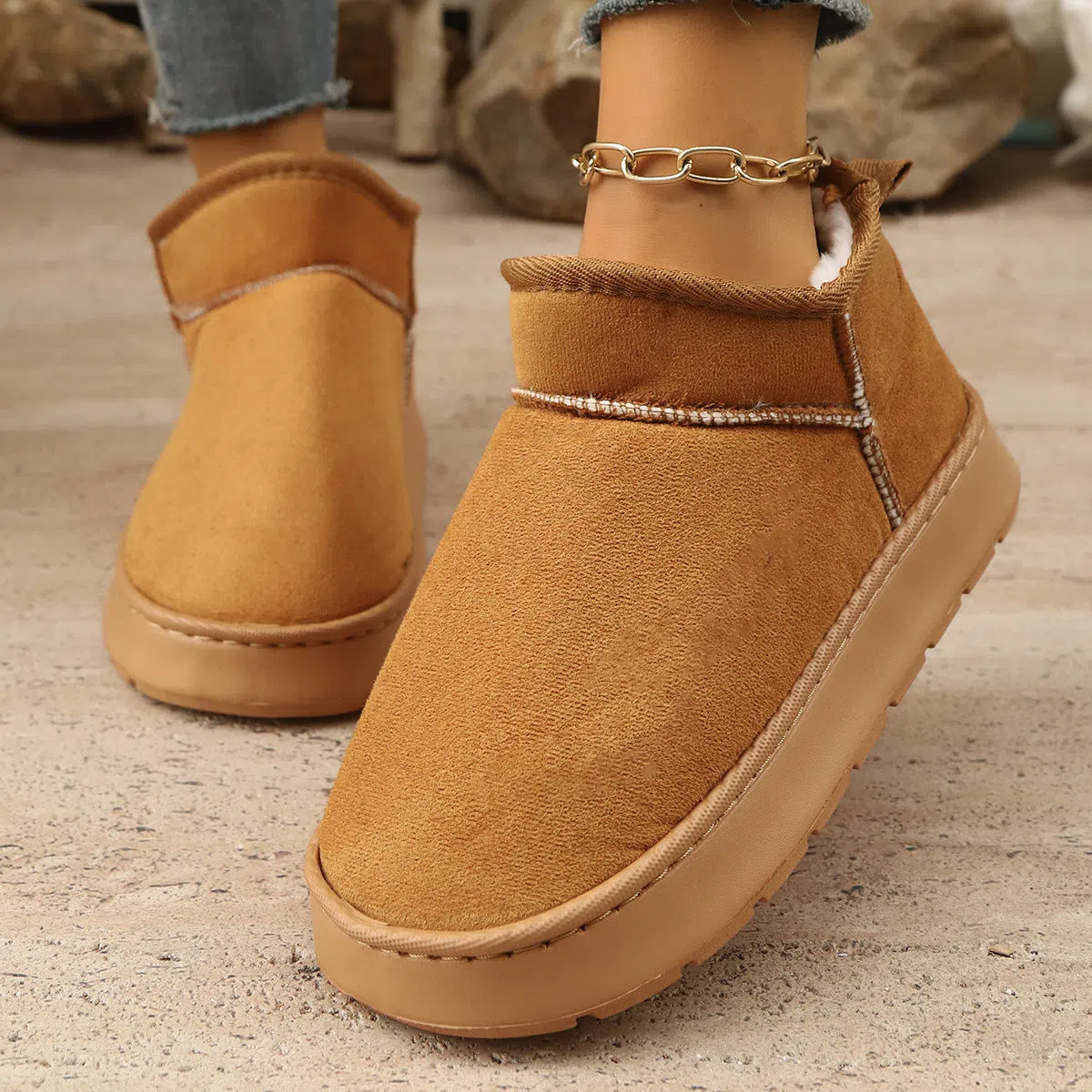 Short snow boots for women with thick non-slip soles and plush lining in black synthetic leather