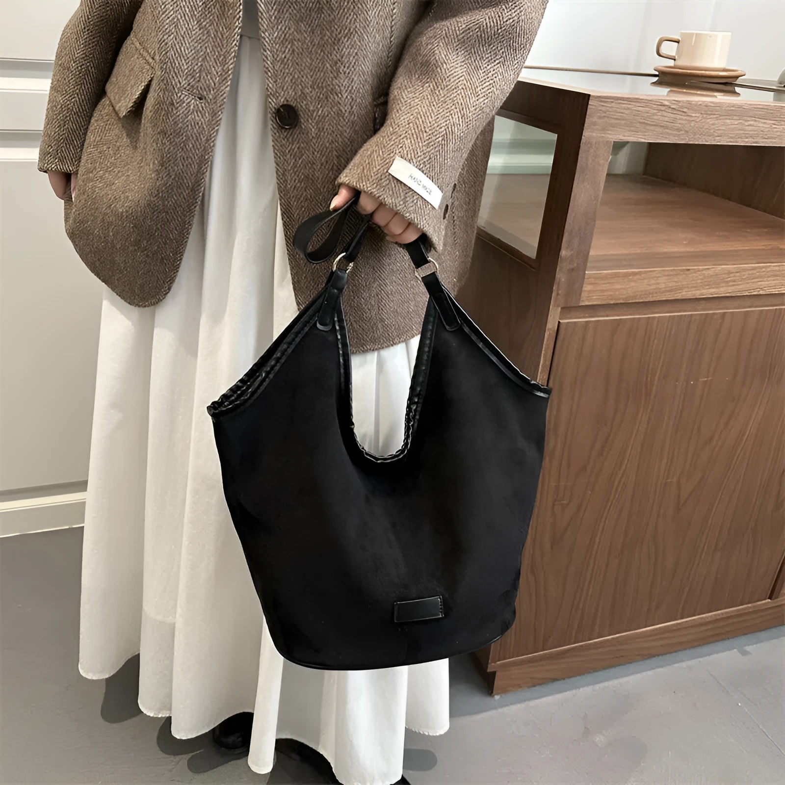 Women's corduroy tote bag with stitched seams, phone pocket, black colour, 45x20.5x37.5cm