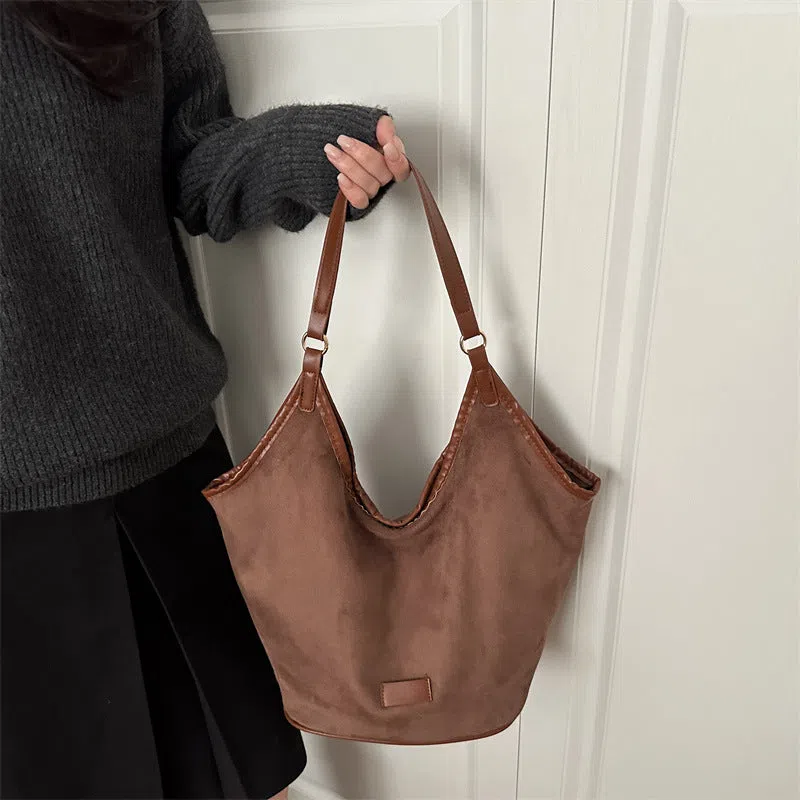 Women's corduroy tote bag with stitched seams, phone pocket, black colour, 45x20.5x37.5cm