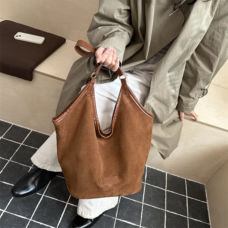 Women's corduroy tote bag with stitched seams, phone pocket, black colour, 45x20.5x37.5cm