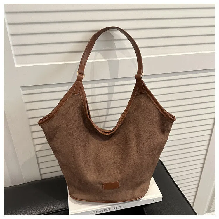Women's corduroy tote bag with stitched seams, phone pocket, black colour, 45x20.5x37.5cm