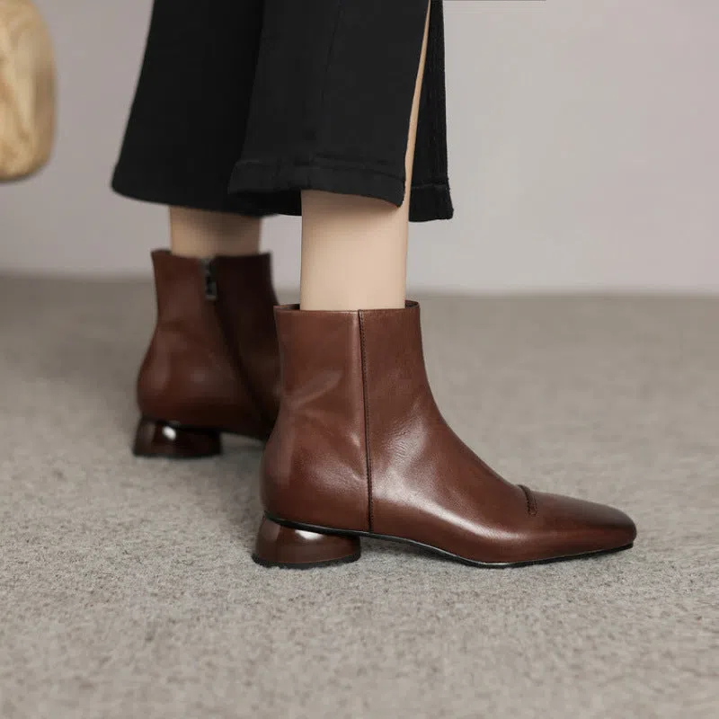 Women's cowhide leather square toe boot with side zipper and chunky heel in black