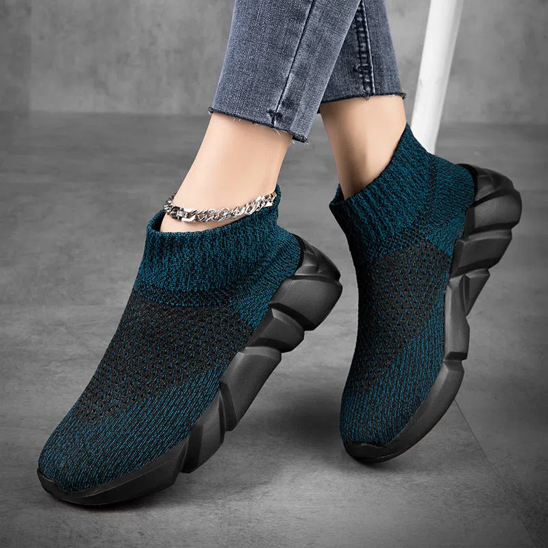 Cold-bonded plus-size sock shoes for women, mesh upper, wedge heel, pointed toe, available in blue, gray, burgundy, black