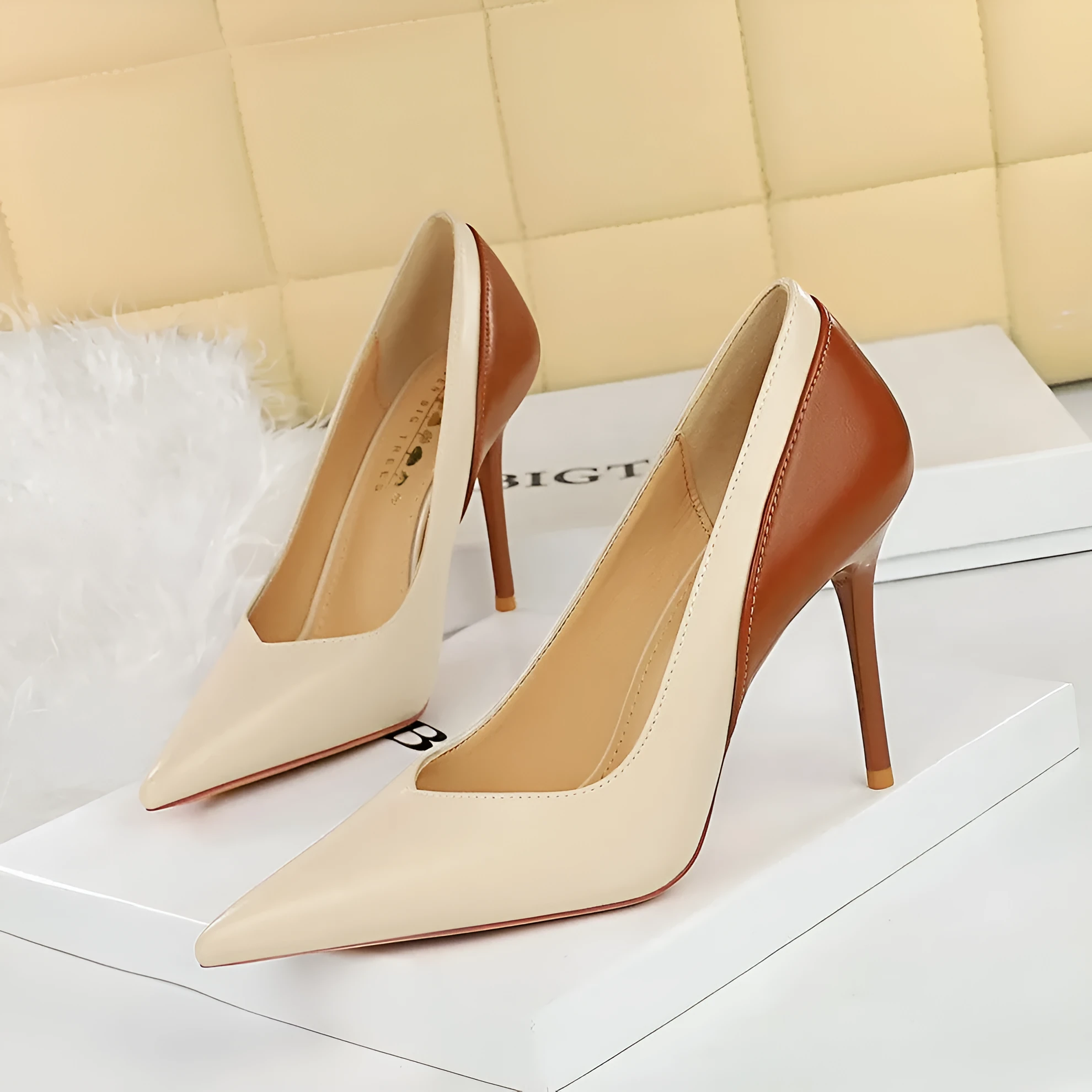 Retro women's black high heels with stiletto heels and pointed toes for banquet events