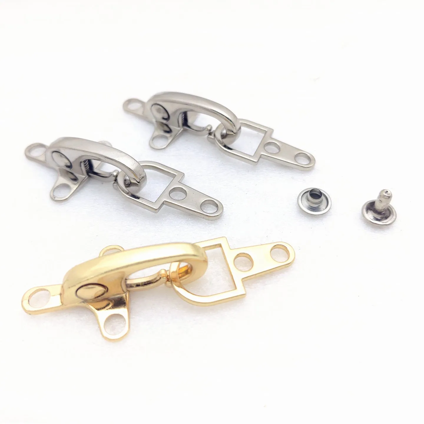 Alloy metal aircraft buckle decoration measuring 5.85cm in bronze, gold, gun colour or silver finish